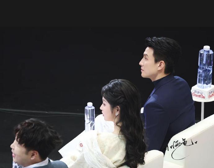 余茵惊艳微短剧盛典：与申浩男上演“美女与野兽”，从短剧女王到演技突破
