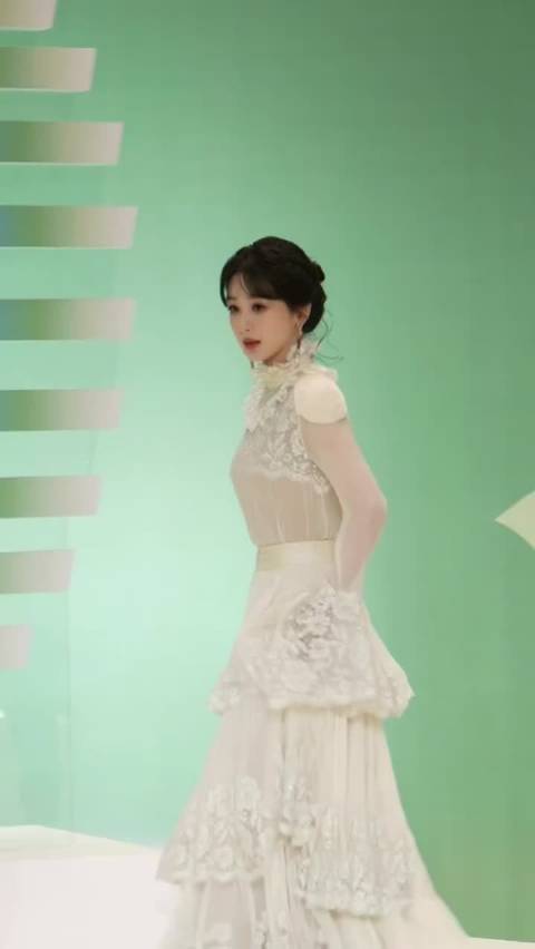 杨紫三提白玉兰视后，新剧《生命树》再成热门