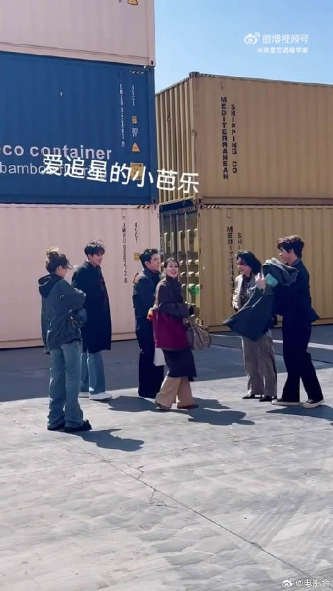 张予曦赵昭仪颜安同框互动欢乐多