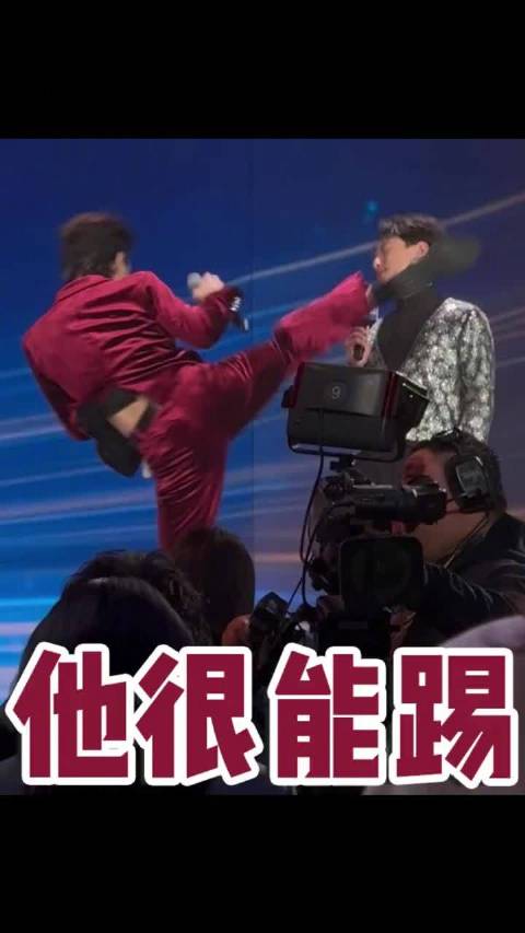 向佐录节目险踢中百克力头部，双方约定播客访谈