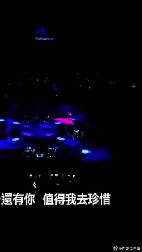 萧亚轩香港红磡献唱《至少还有你》，21岁展大将风范