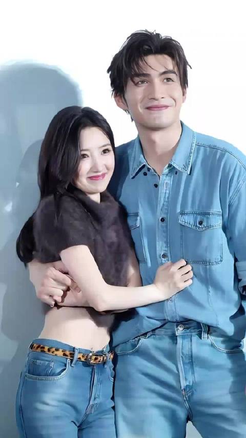 张彬彬这次不提裙子了，就是走得有点快