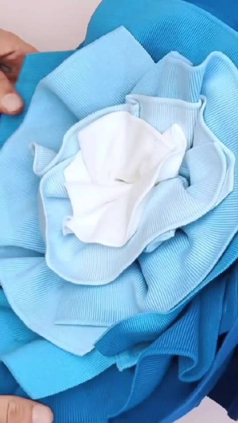 环游遍整个星系 找不到比你更亮的星星.