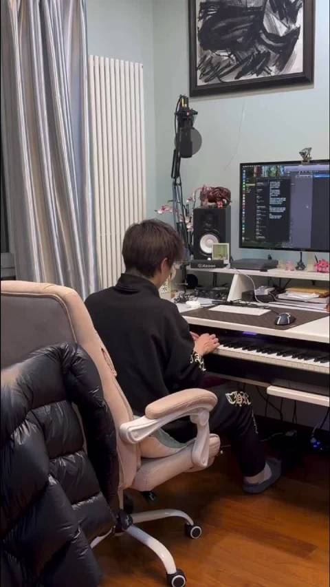 林高远训练狂魔钢琴背谱演奏进步神速