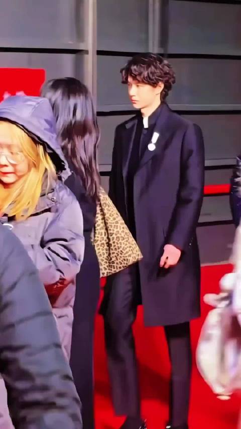 王一博粉丝深情告白，电影热烈引期待