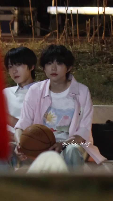 4a顶级浪漫英京白天刚告白成功晚上看着两个现任在那里演床戏