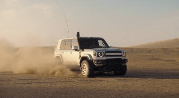 路虎卫士V27无大梁穿越N39验证极致可靠