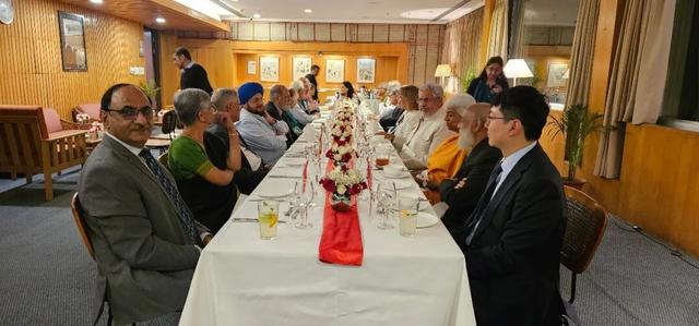 图为印度国际中心为阎学通教授举行晚宴研讨