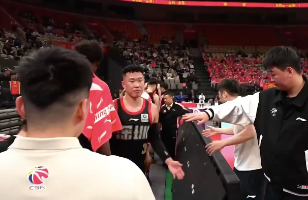 13分大逆转！辽宁3连胜复苏：赵继伟轰17+6+9，贺希宁哑火