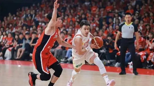 杜锋不用、乔帅封印!唯独郭士强用活,赵继伟爆发戳穿男篮用人真相