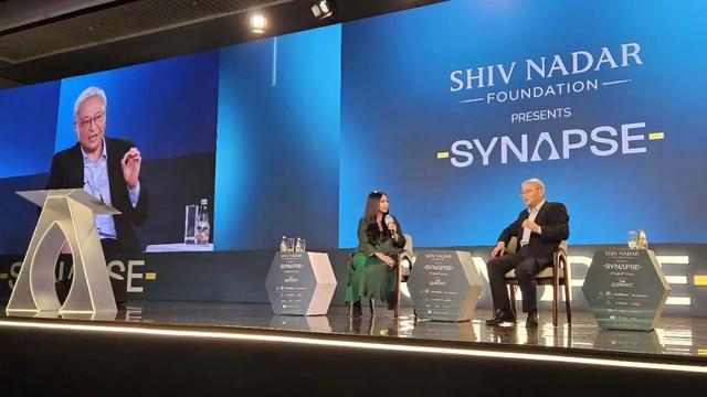 上图为阎学通教授出席突触2026峰会;下图为与印度企业家代表合影