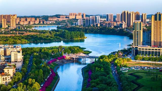 资阳城区。（张天富 摄）