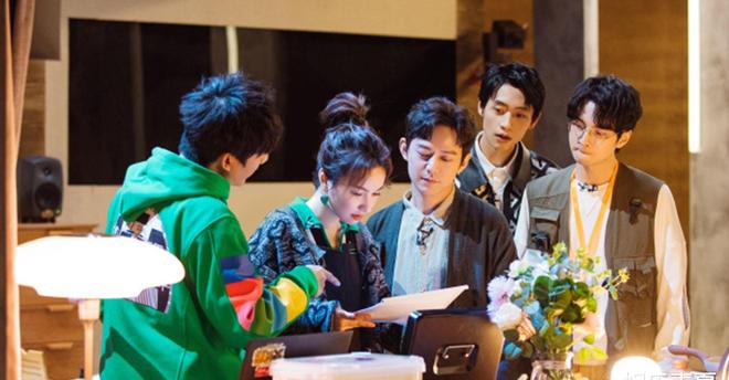 《大侦探7》太逗了！谐音梗还要看大张伟，王鸥魏晨小学生式拌嘴