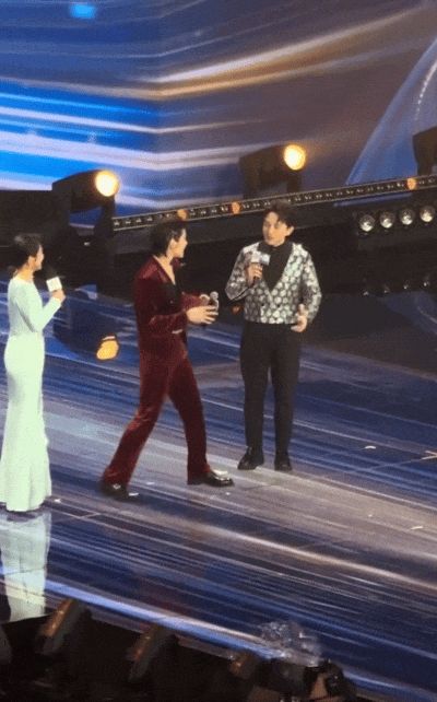 抽象 | 向佐致歉：对不起100遍！冲上热搜！