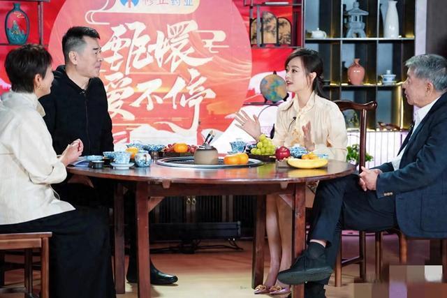 《甄嬛传》重聚合照曝光！孙俪坐c位，没名气站后排，未见陈建斌