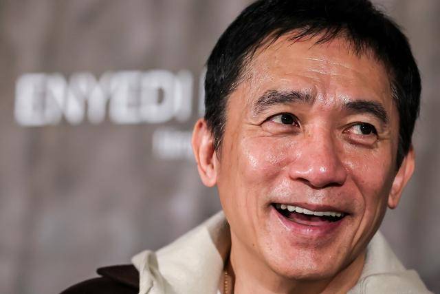 “听风者”梁朝伟：在运动中倾听自然