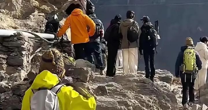 8岁男孩儿虎跳峡坠亡事件，我有几句话不吐不快……