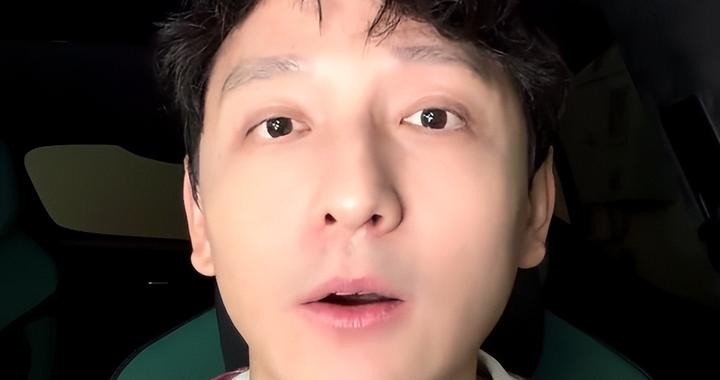 “向佐差点踢到主持人的头”登热搜，主持人回应“确实有点被吓到”，向佐道歉：那一脚吓到你很对不起，对不起对不起对不起100遍