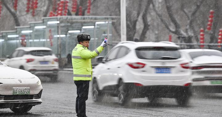 新疆多地降温降雪