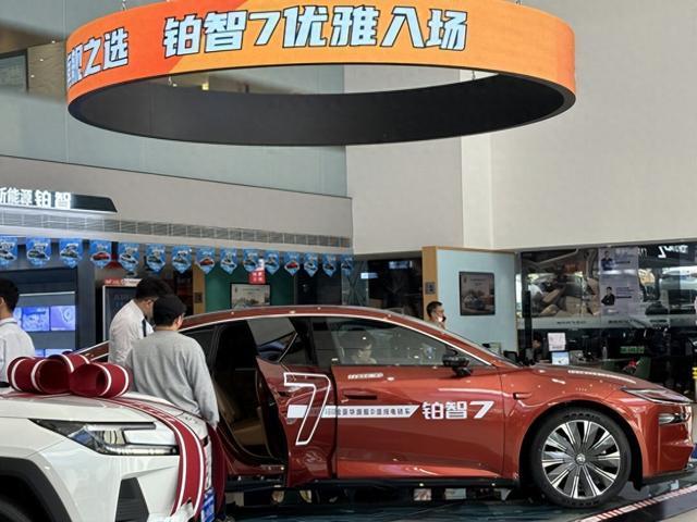 丰田铂智7到店体验:15.68万起+置换补贴+选装基金,预售期下订值不值?