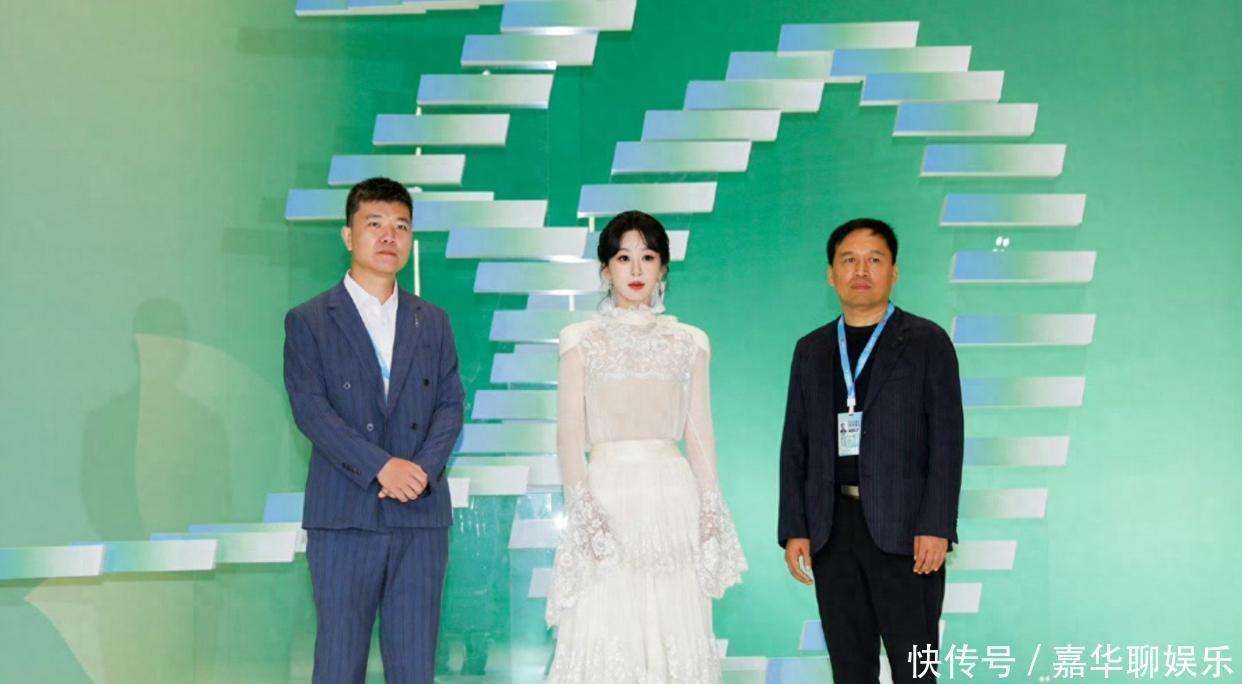 白玉兰盛典：关晓彤斜肩花裙美出圈，杨紫公主风造型亮眼