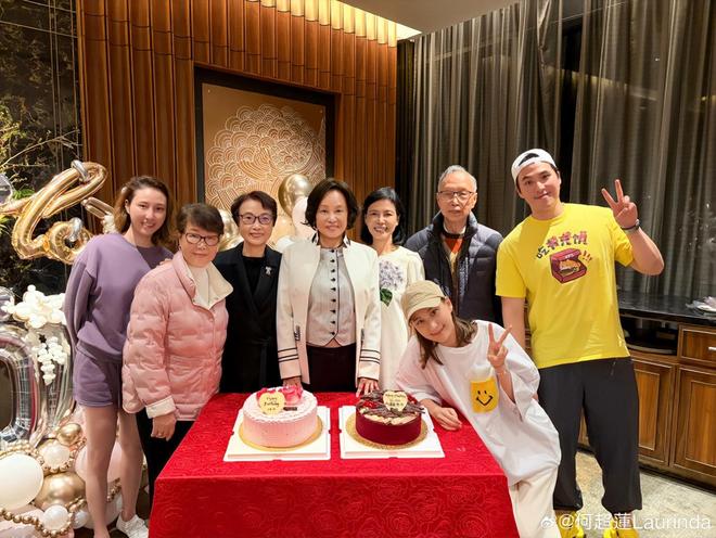 赌王三太庆73岁生日，娘家人到齐窦骁缺席，2个生日蛋糕曝玄机