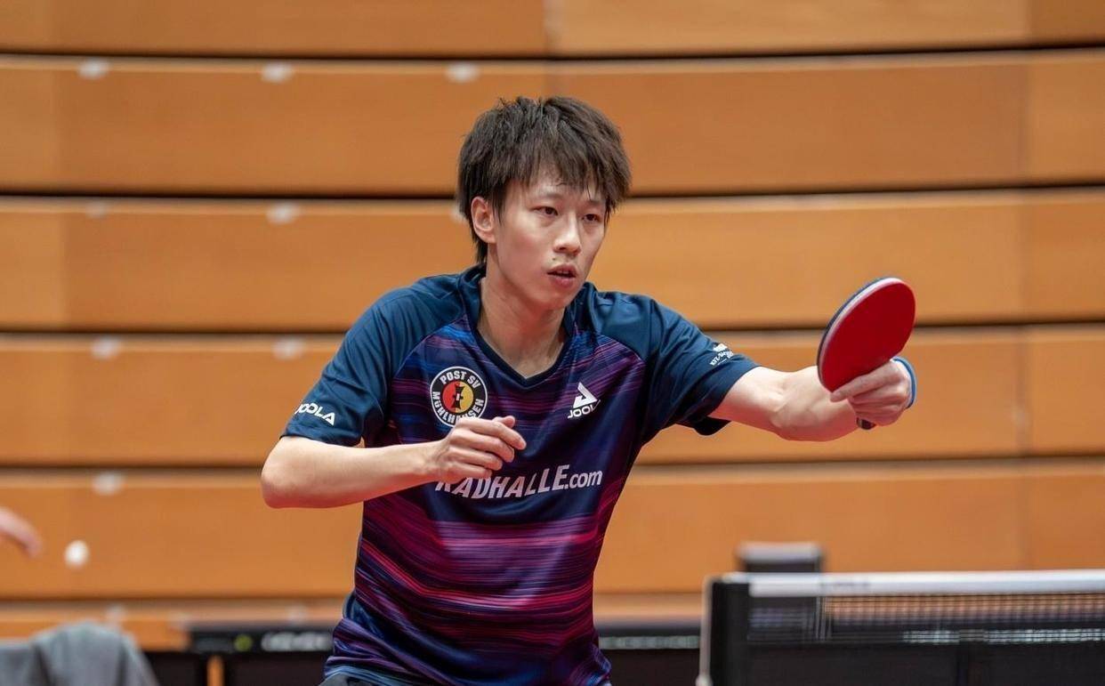 林高远、樊振东最新赛程诞生，林高远到达德国后，与队友开心聚餐