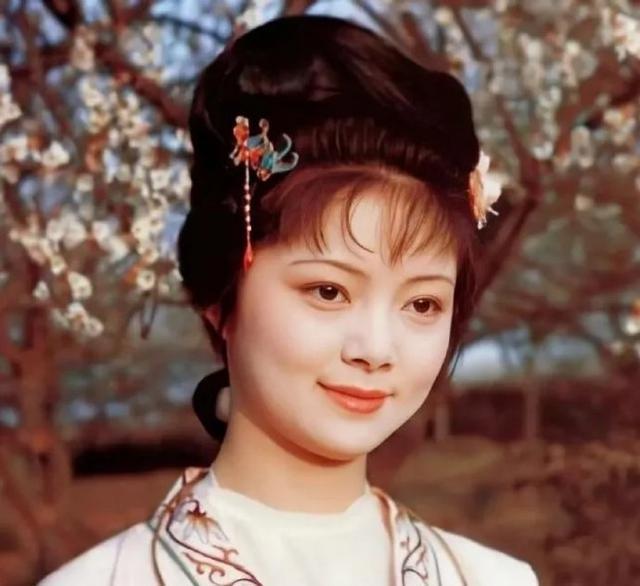 薛宝钗到底“装不装”?时隔39年，宝哥哥宝姐姐荧屏之外又打嘴仗|贾宝玉|林黛玉|欧阳奋强_订阅