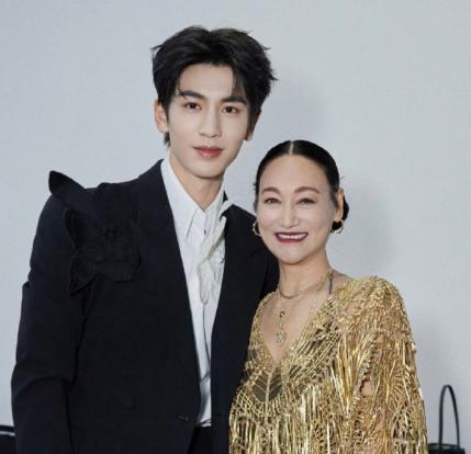 张凌赫感谢惠英红推荐逐玉 编号游戏引网友热议