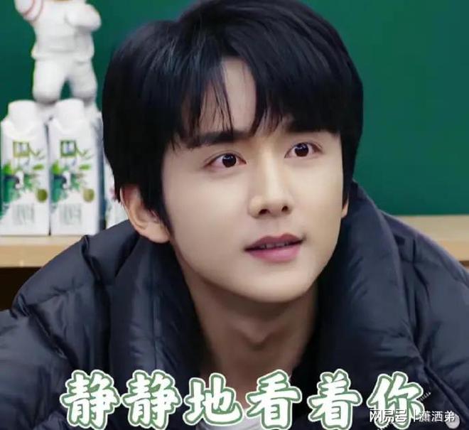 演员张新成在节目录制当中和张杰掰手腕，致手臂骨折
