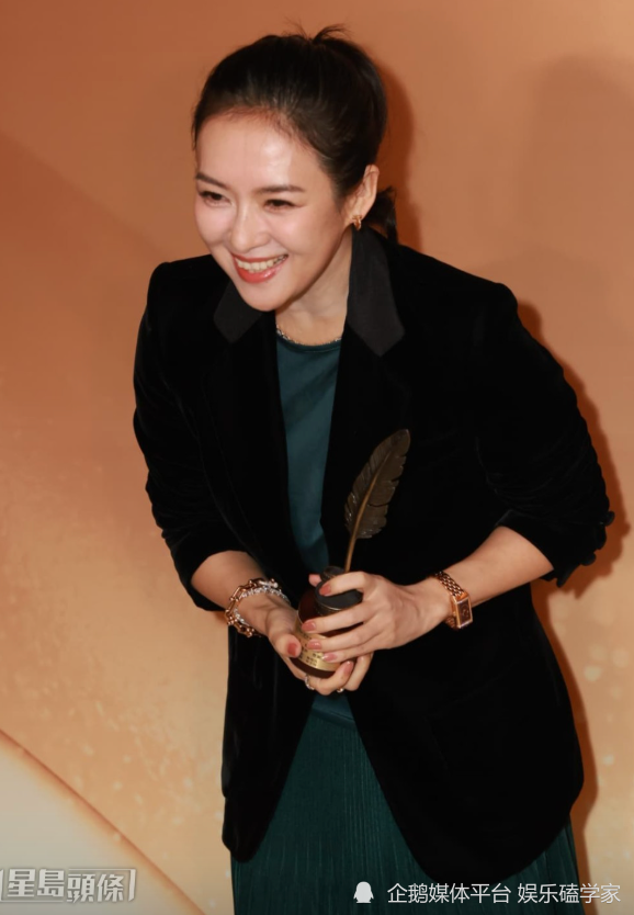 章子怡出席颁奖礼盼与张家辉合拍爱情片 自曝陪女儿追星宋雨琦