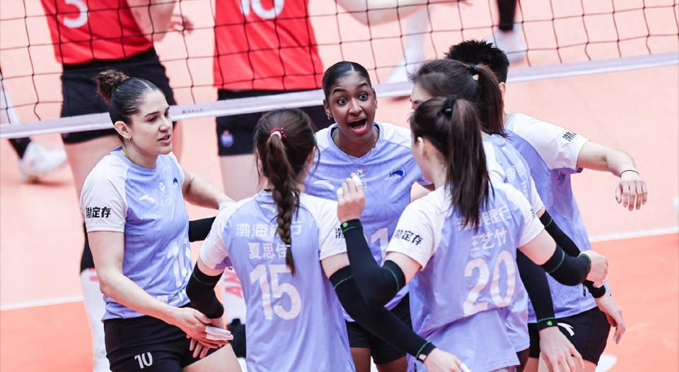 李盈莹现身观赛！女排四强提前产生，天津渐入佳境上海暴露弱点