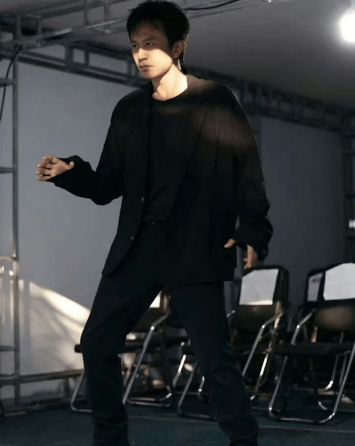 邓超瘦出下颌线！网友惊呼“年轻20岁”，孙俪211饮食法火了