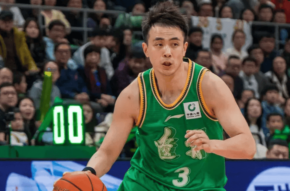 今晚辽宁vs深圳大名单：哈维、赵继伟出战，贺希宁在列