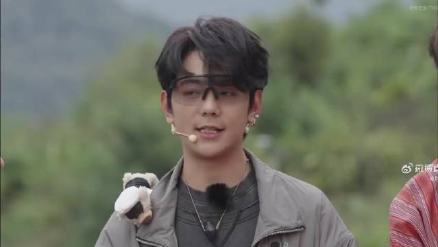 丁真携十个勤天成员推介墨脱，雅鲁藏布江大拐弯惊艳亮相