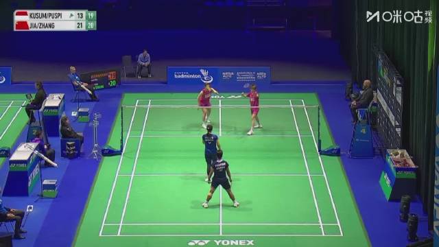 贾一凡张殊贤横扫对手晋级瑞士赛女双8强