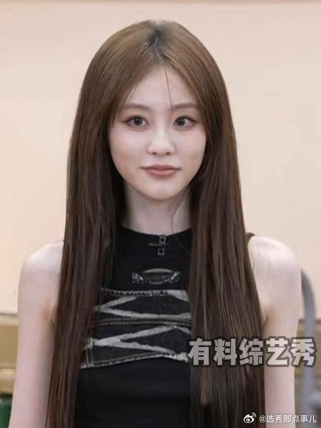 来看姐姐们跳舞，谁料被祝绪丹颜值惊艳，这张脸太完美