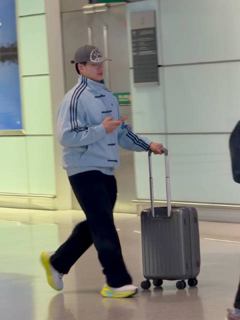 梁伟铿你好帅！