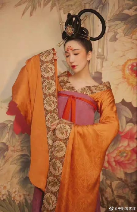 娄艺潇汉服色环解码：千年色谱如何惊艳当代？
