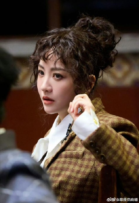 杨蓉在《大侦探》中回怼大张伟，为什么网友觉得综艺感很强？