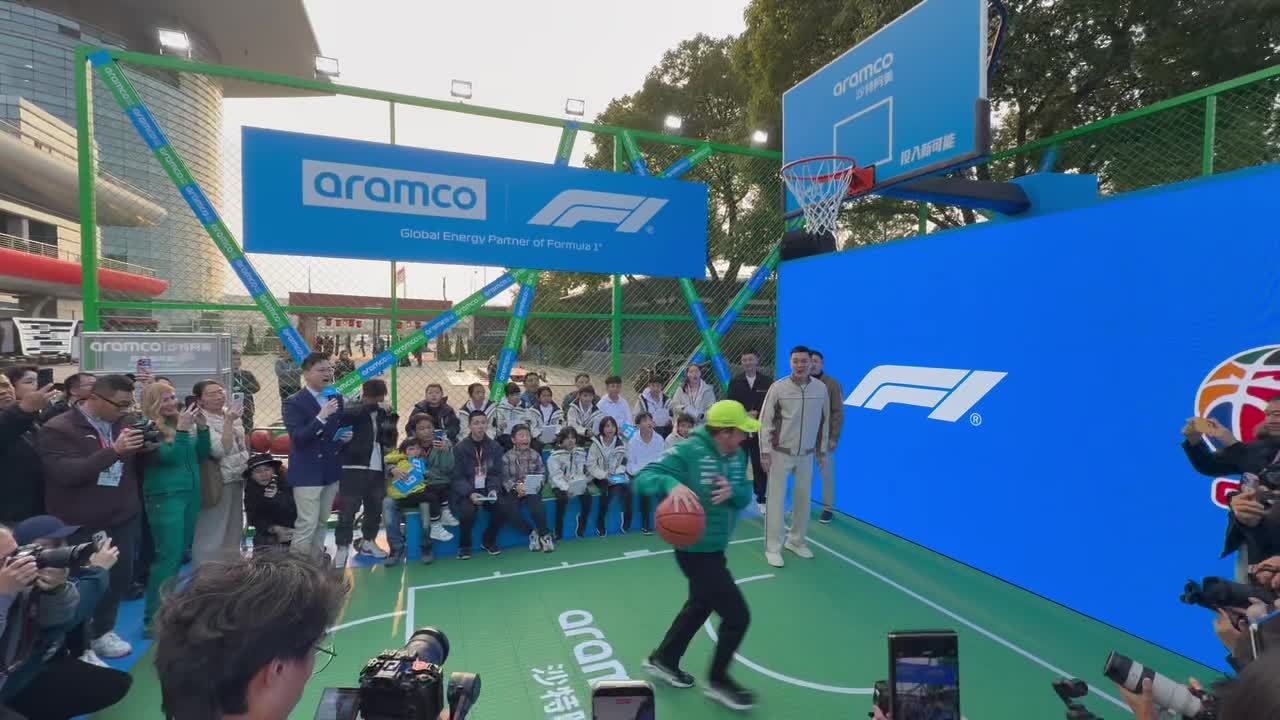 阿隆索与杨鸣跨界篮球互动引热议