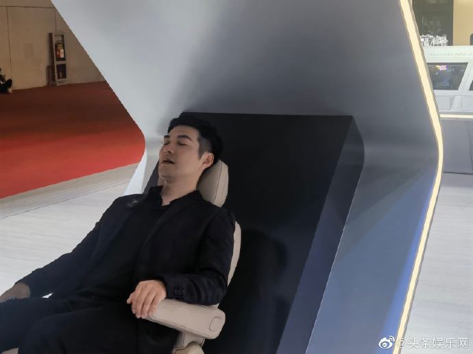 为什么说严屹宽是检验当下“审美降级”的参照标杆？