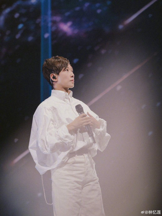 林忆莲演唱会的舞台设计和主题有什么特别之处？