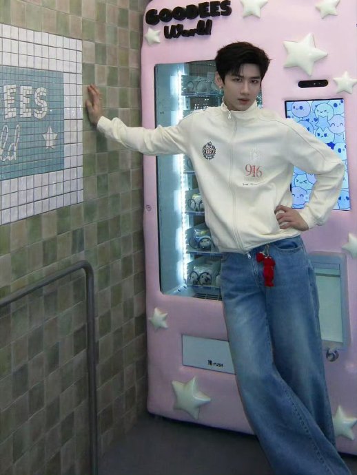 白敬亭小学同学录里具体写了哪些有趣或抽象的内容？