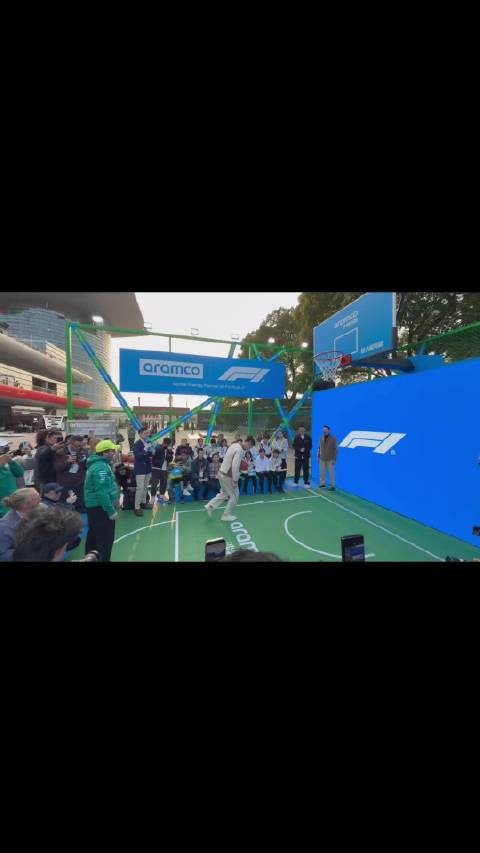 F1车手阿隆索与篮球教练杨鸣跨界互动