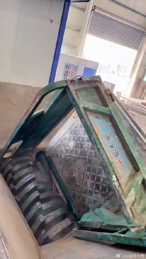 摩托三轮车撕碎效果，有点吓人