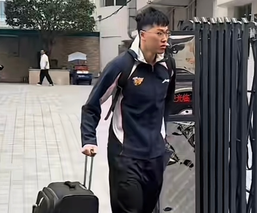 广东18分惨遭惊天大逆转！赛后杜锋却大笑？粤媒辽媒集体谴责他