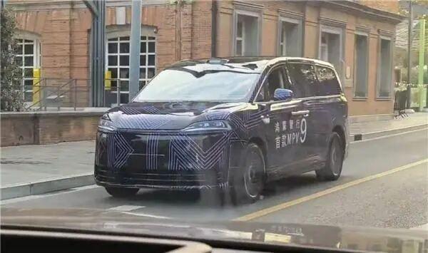 【E汽车】鸿蒙智行首款MPV王炸来了！定名“智界V9”