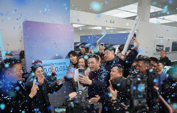 闪充杀疯了！比亚迪闪充能终结蔚来的换电模式吗？