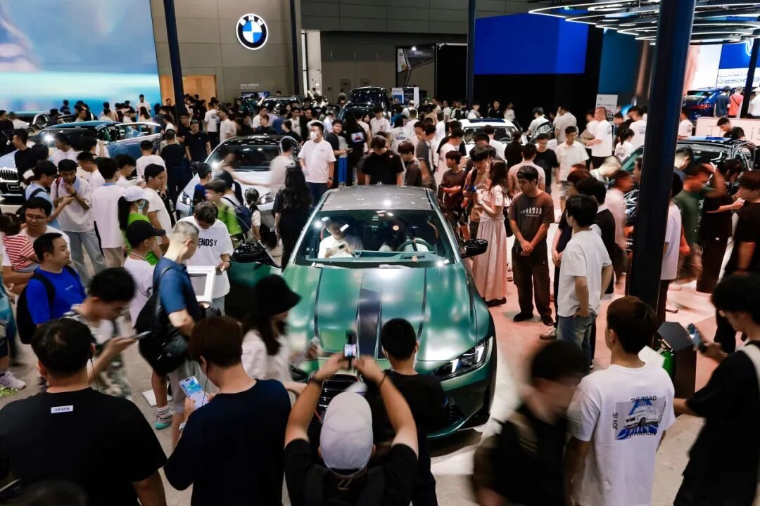 2025豪华车市新秩序:BBA的护城河,与新势力的定义战